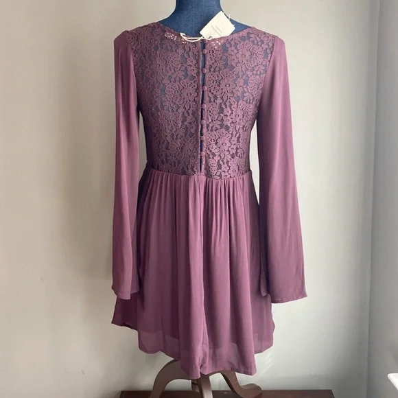 NWT ANDTHEWHY Los Angeles Dress - Picture 2 of 7